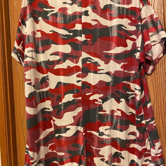 Camo soft like butter tshirt - Picture 2 of 3